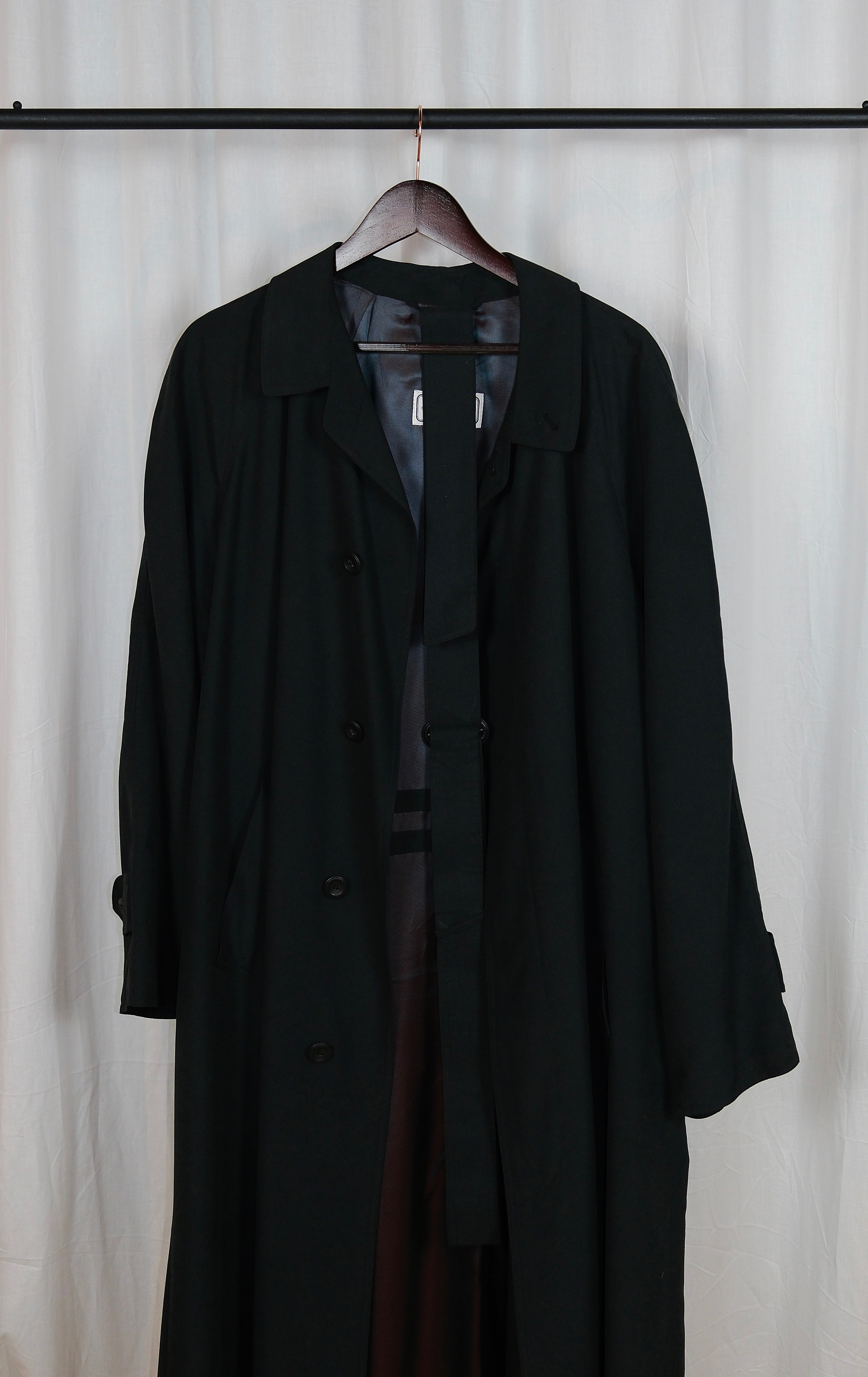 Gegürteter Mantel in Schwarz