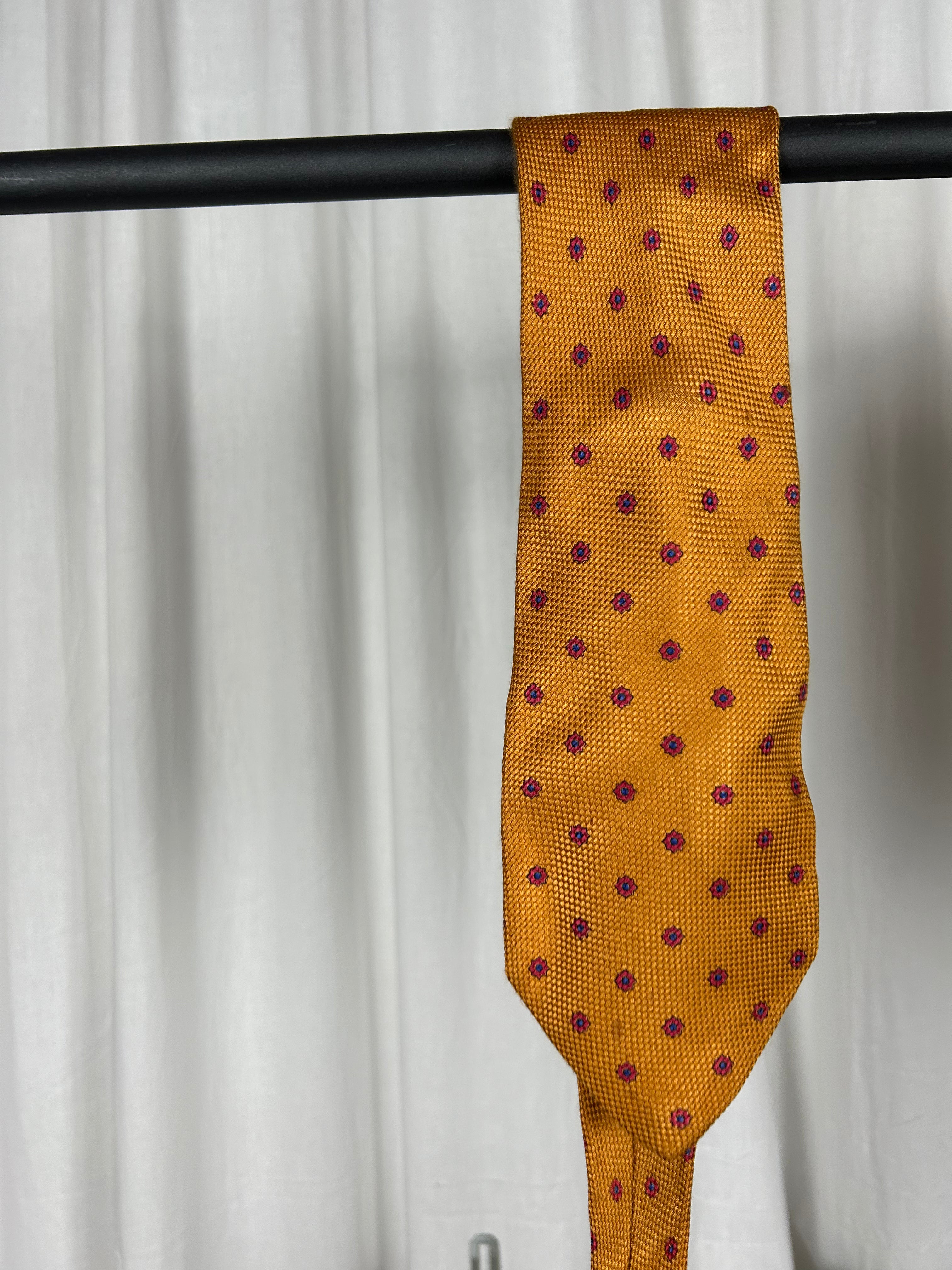 Krawatte Orange mit roten Blumen