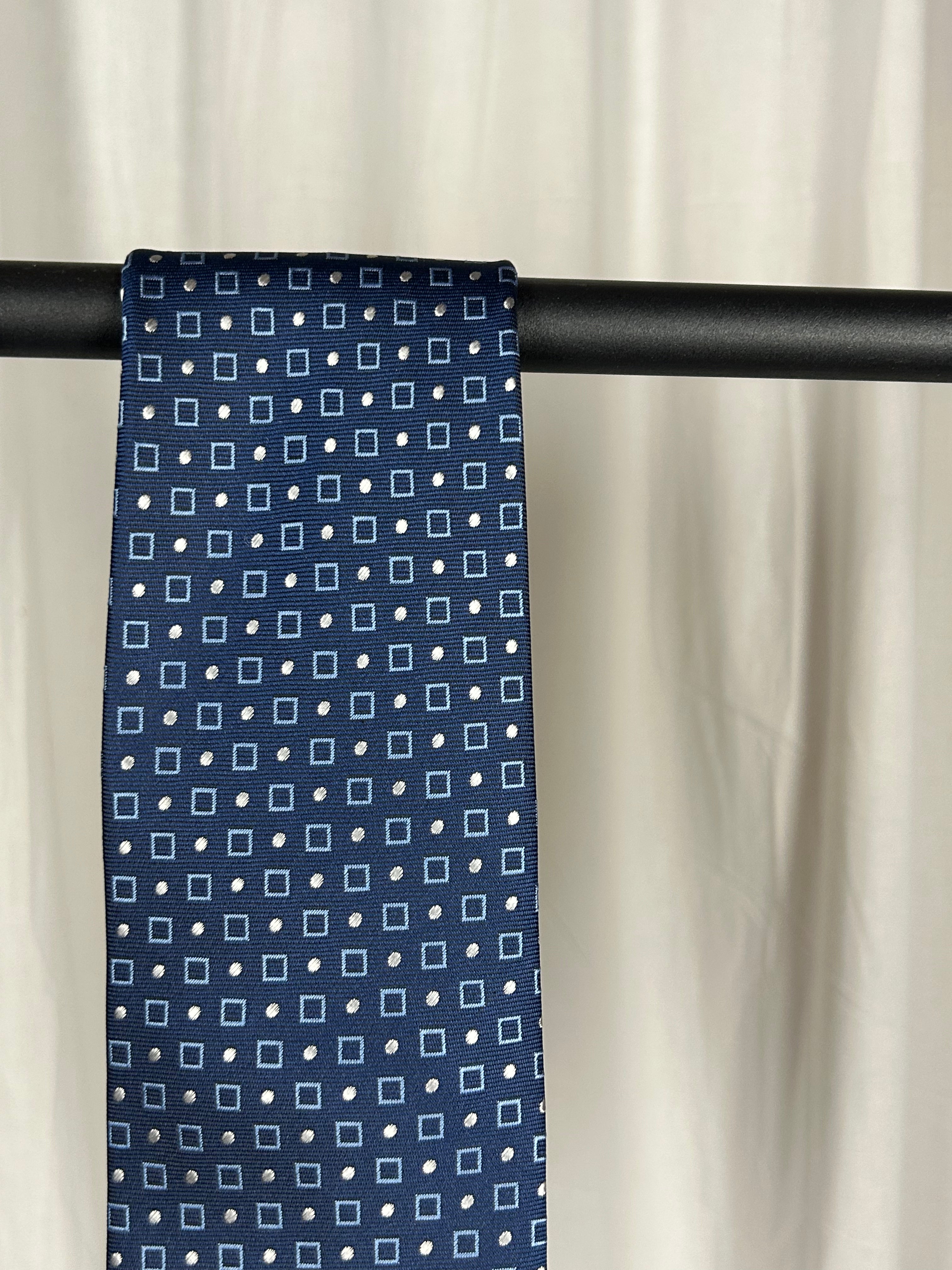 Krawatte Blau mit Hellblauen Kästchen und silbernen Punkten