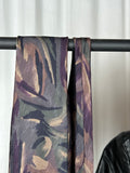 Lila Krawatte mit Blumen