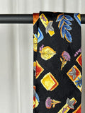 Schwarze Krawatte mit bunten Blumen